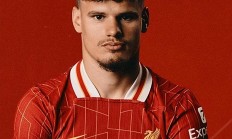 九游娱乐-利物浦球员争夺加盟沙尔克，引发关注