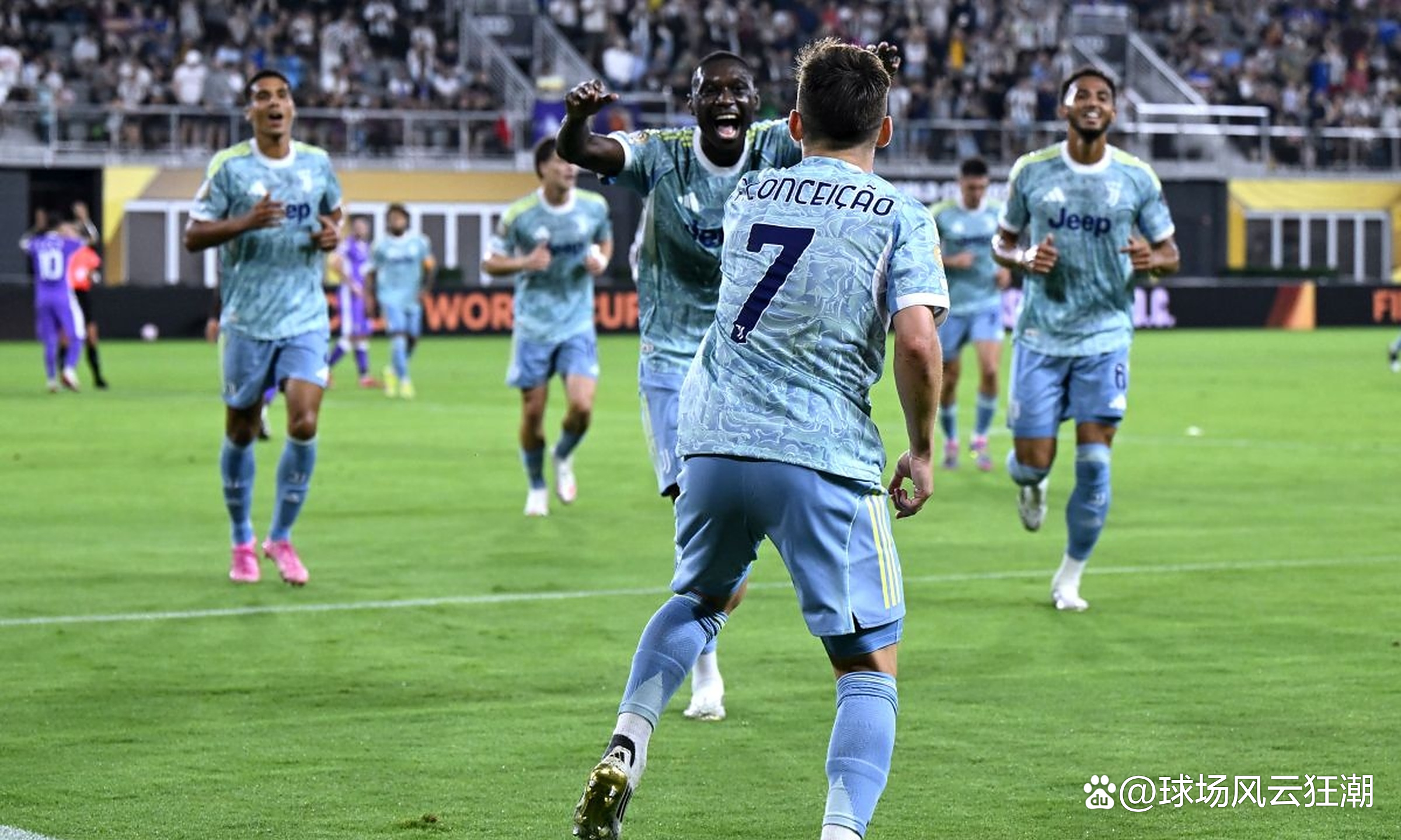 尤文图斯球员庆祝胜利，展望未来挑战