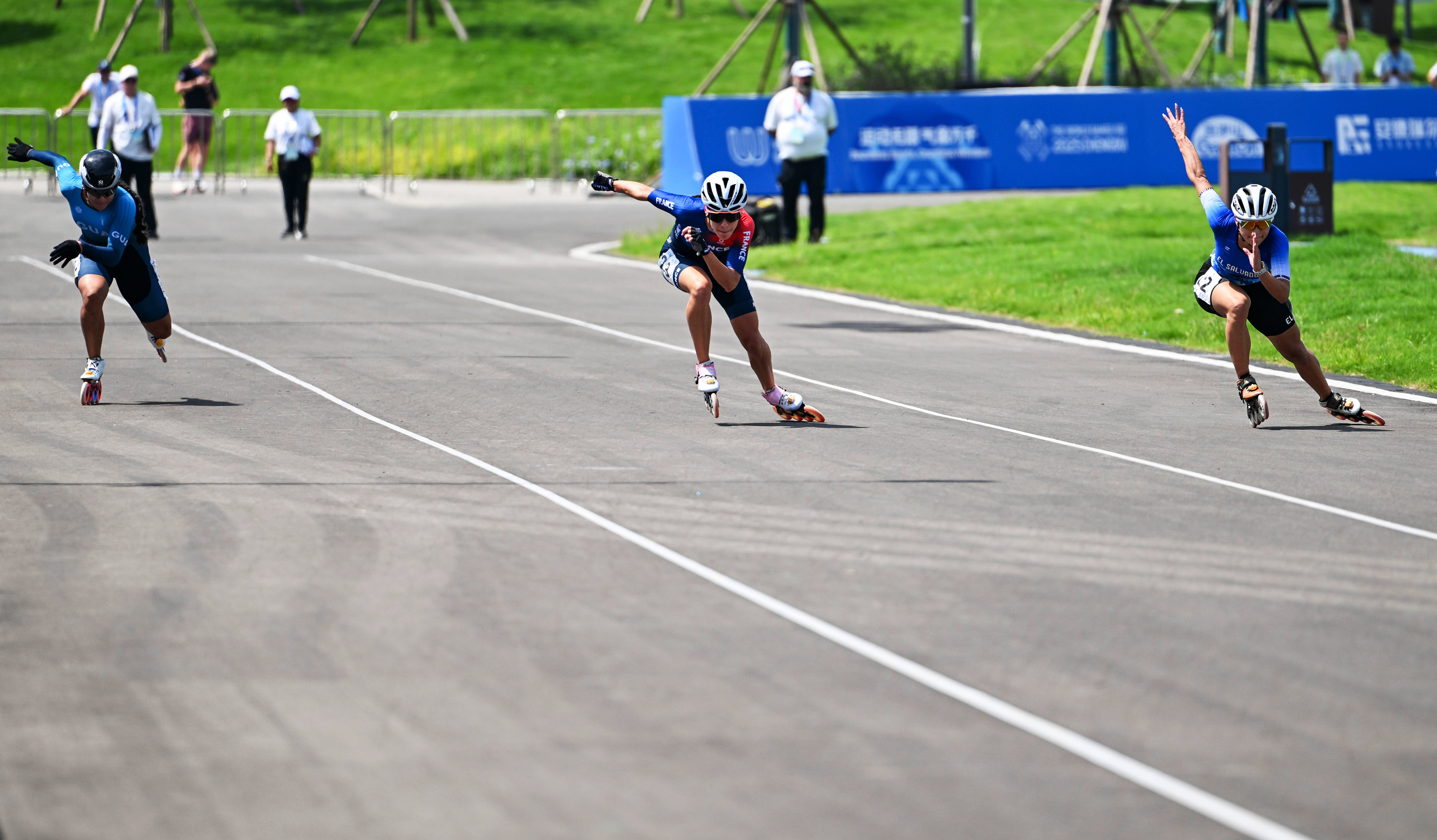 包含轮滑赛场速度惊人,选手争先恐后的词条 包含轮滑赛场速度惊人,选手争先恐后的词条