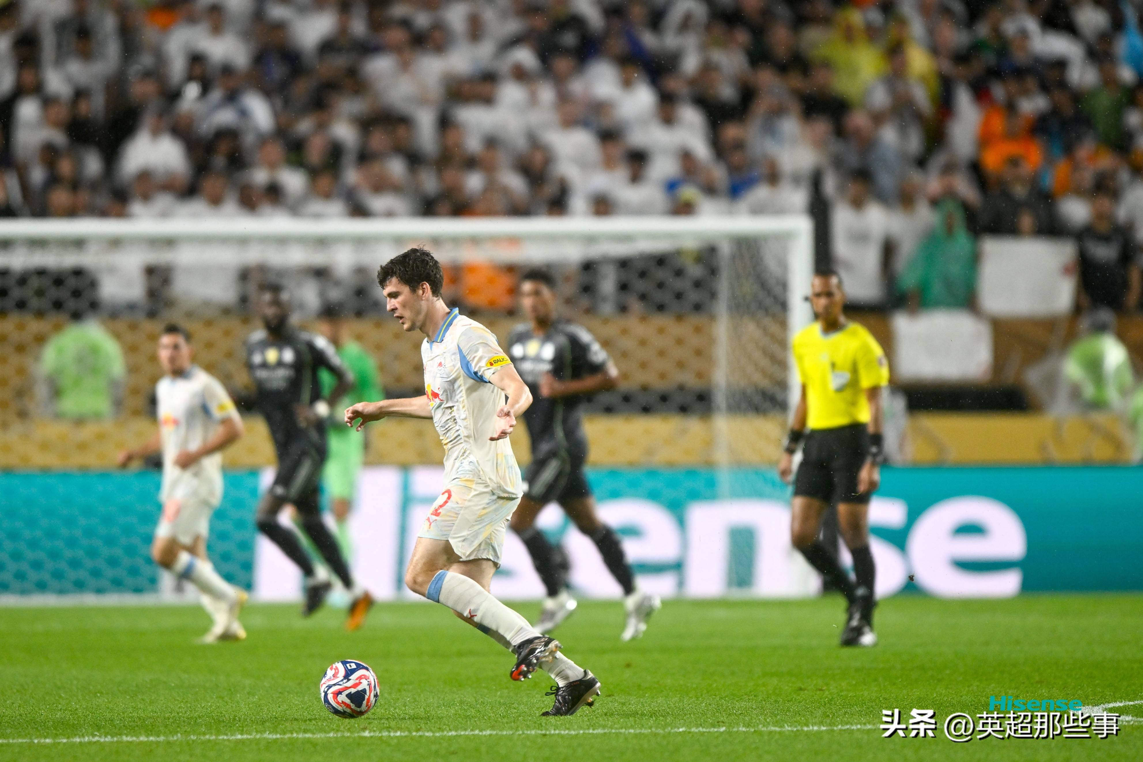 亚洲职业足球赛场上演精彩对决 亚洲职业足球赛场上演精彩对决