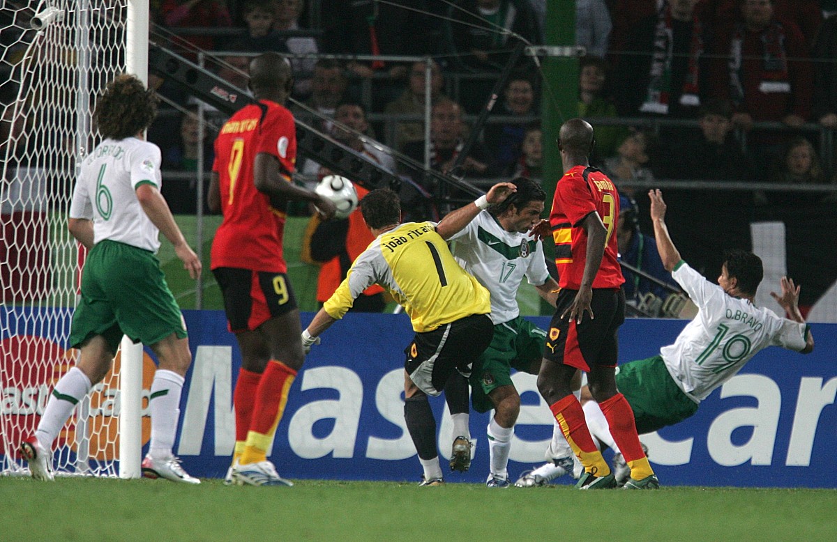 包含欧洲杯预选赛胜负难分,球员心态十分平静的词条 包含欧洲杯预选赛胜负难分,球员心态十分平静的词条