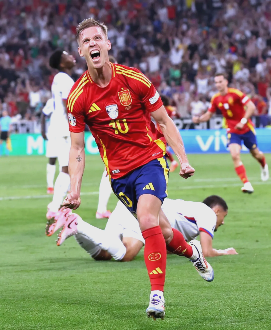 波兰战胜奥地利，成功晋级欧洲杯半决赛