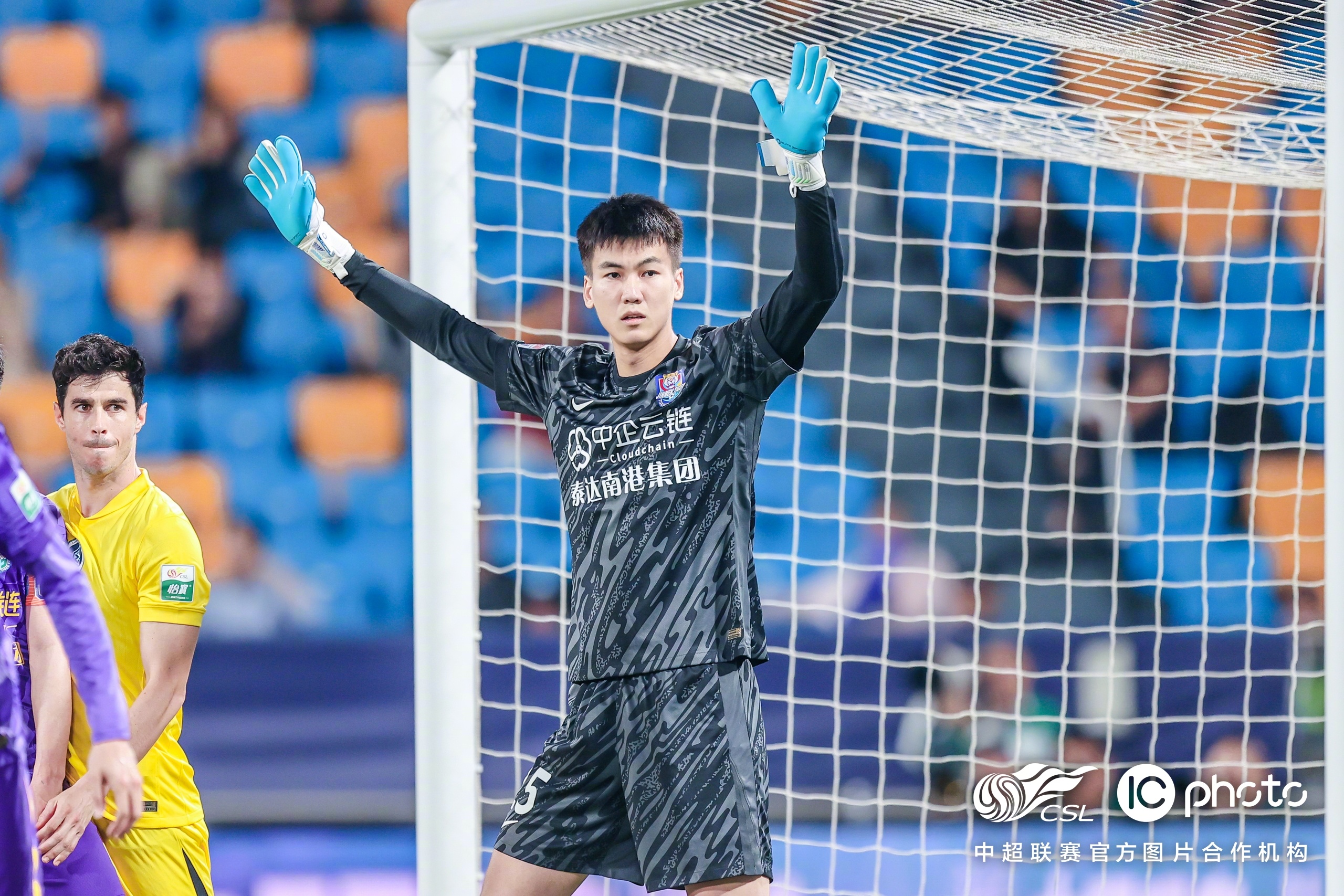 热刺后防线表现出色,成功挡下多次进攻的简单介绍 热刺后防线表现出色,成功挡下多次进攻的简单介绍