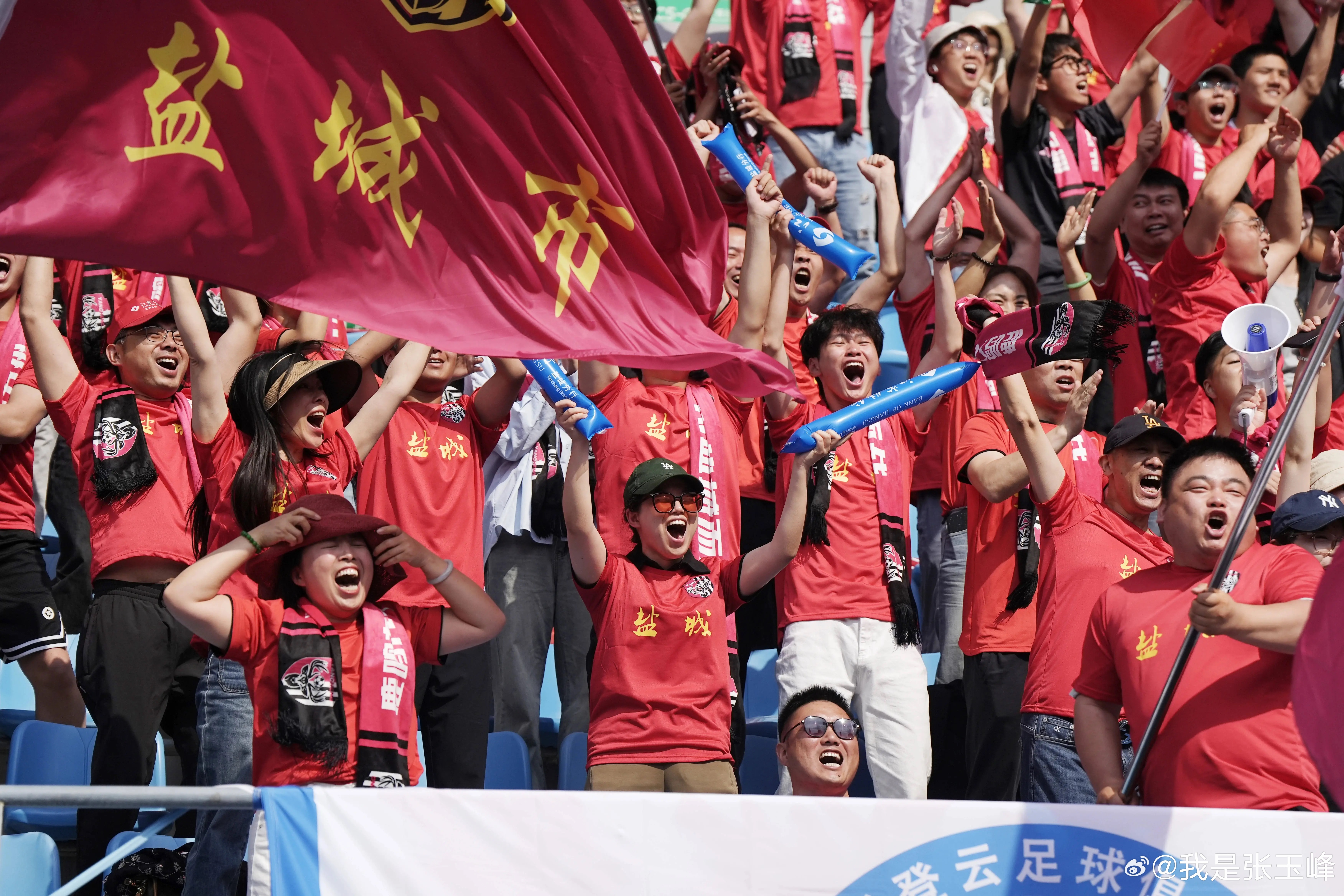 青岛男篮客场惊艳表现，一举夺冠