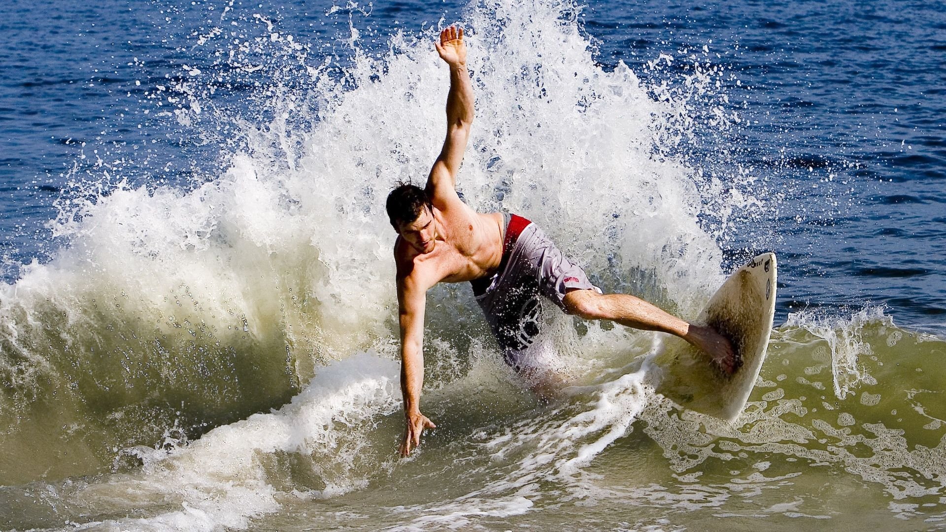 从墨尔本到马德里，当兹维列夫用戴维斯杯的火焰，照亮比大满贯更深的赛场